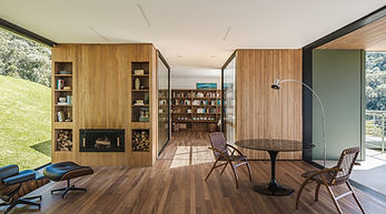 Casa de campo no inverno: como o piso de madeira ajuda a construir ambientes acolhedores