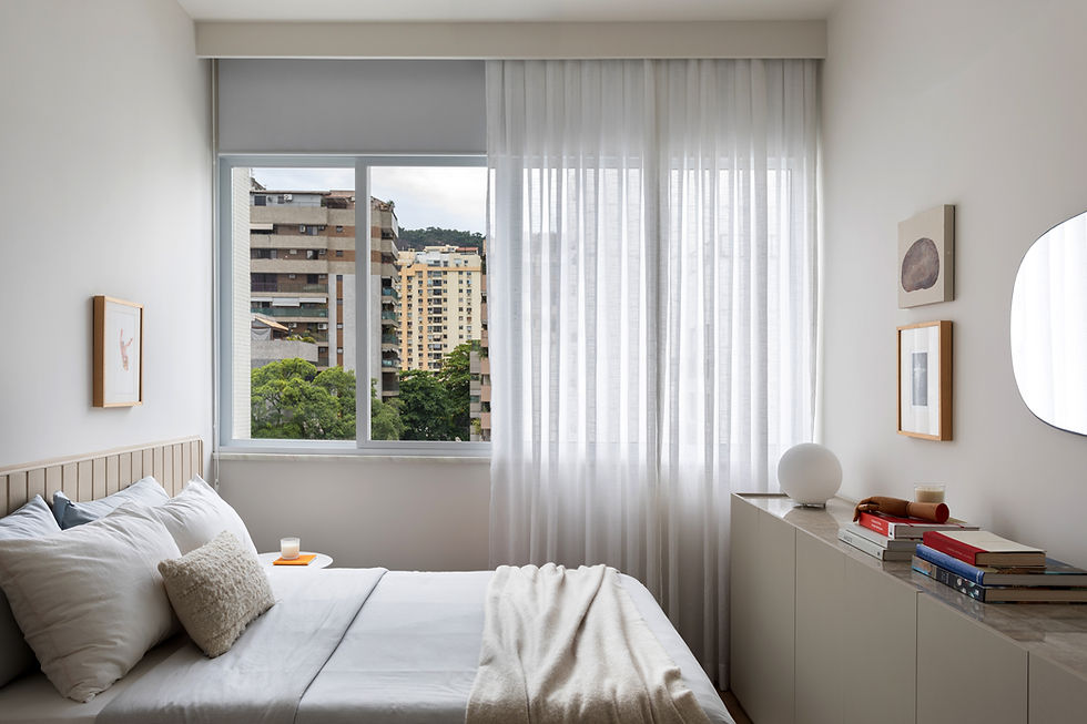 Apartamento de 40m² aposta na integração, luz natural e design minimalista