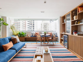 Cores que acolhem: um apartamento vibrante e afetivo assinado por Marília Junqueira