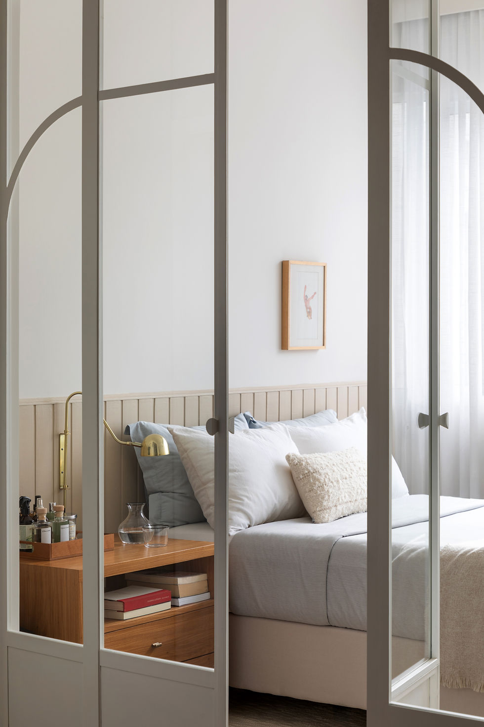 Apartamento de 40m² aposta na integração, luz natural e design minimalista