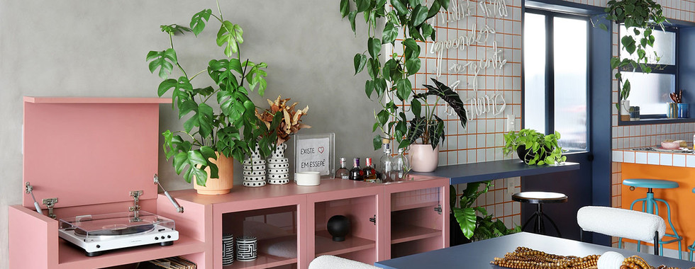 Música de Barbatuques inspira apartamento colorido de 90 m²