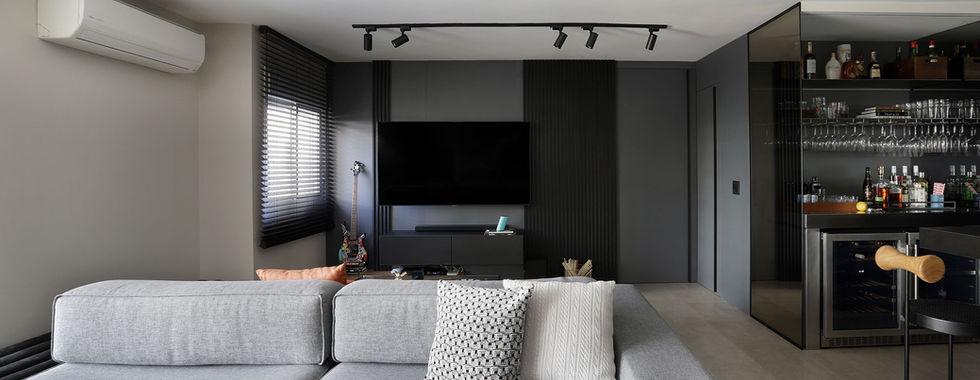 Reforma de apartamento combina estilo industrial com soluções personalizadas de marcenaria