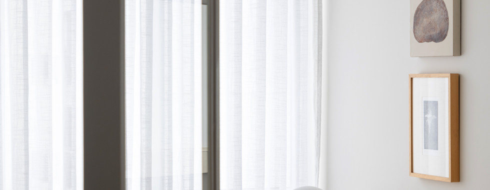 Apartamento de 40m² aposta na integração, luz natural e design minimalista