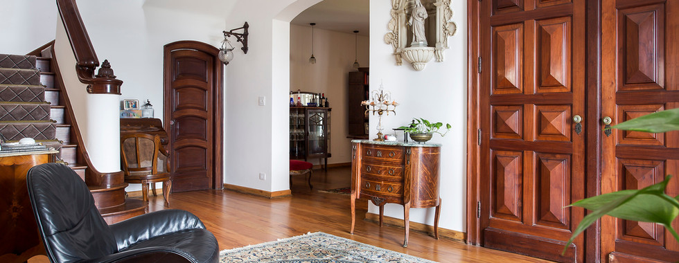 Conceito wabi-sabi dá personalidade a sobrado centenário de 350 m²