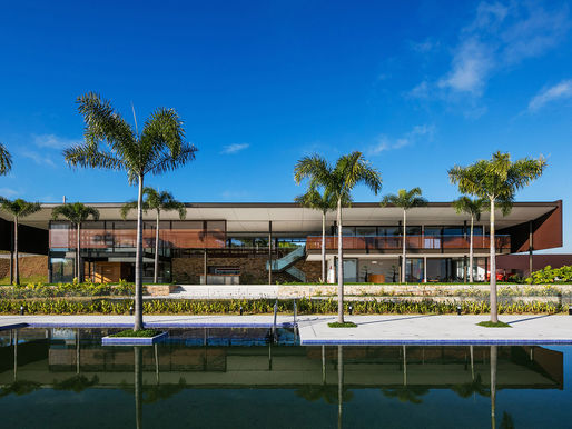 Estrutura metálica e brises são destaque no projeto