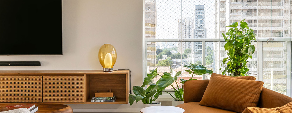 Apartamento de 170 m² ganha nova vida com cor, integração e personalidade