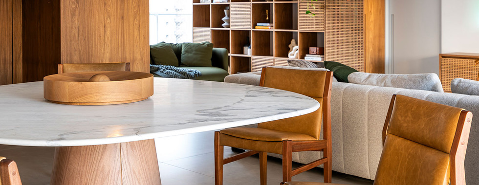 Apartamento de 170 m² ganha nova vida com cor, integração e personalidade