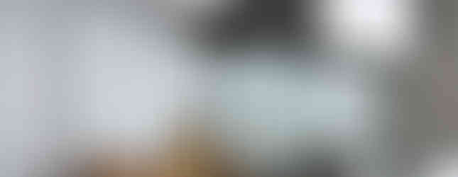 Reforma de apartamento agrega soluções como a inserção de um passa-prato na cozinha