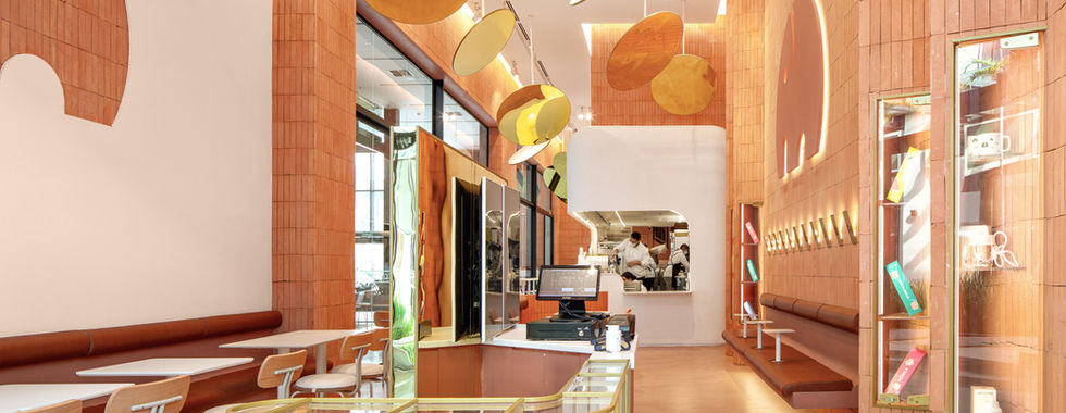 Nova loja da We Coffee é inspirada na luz do pôr do sol