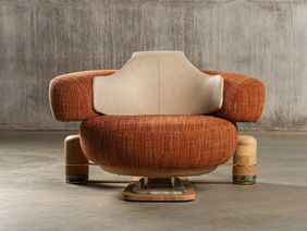 Poltrona Tóio: afeto, irreverência e precisão em uma peça que traduz movimento