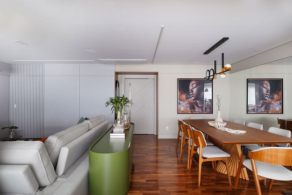 Reforma de apartamento agrega soluções como a inserção de um passa-prato na cozinha