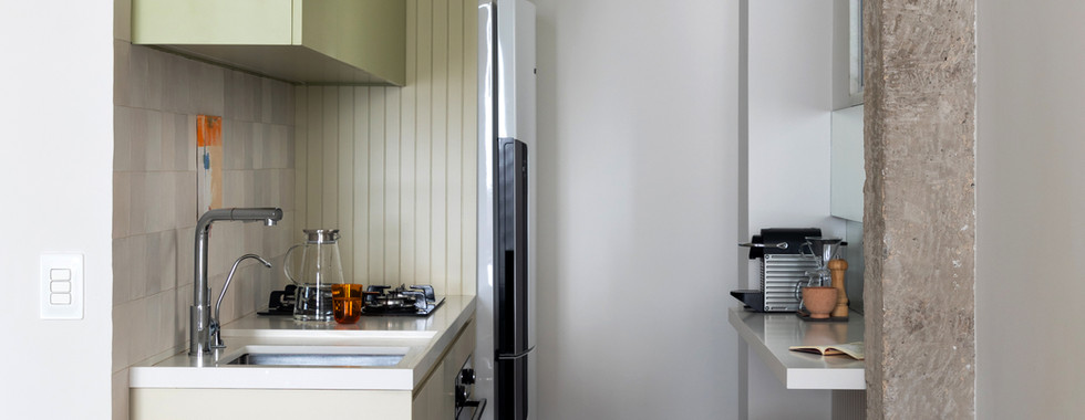 Apartamento de 40m² aposta na integração, luz natural e design minimalista