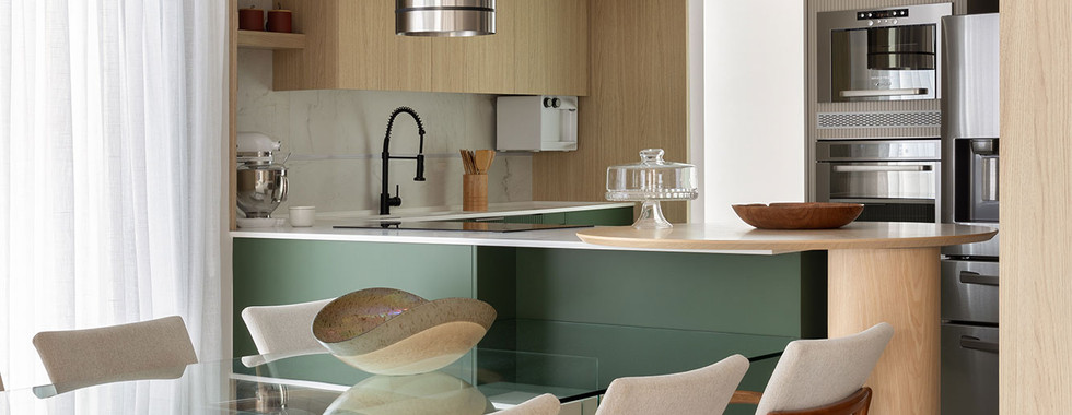 Cobertura de 305 m² une muxarabi, vista para a praia e suíte de 40 m²