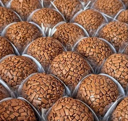 Dia Mundial do Chocolate: aprenda receita de brigadeiro ao leite gourmet