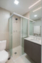 Marcenaria inteligente otimiza layout de estúdio de 24 m²