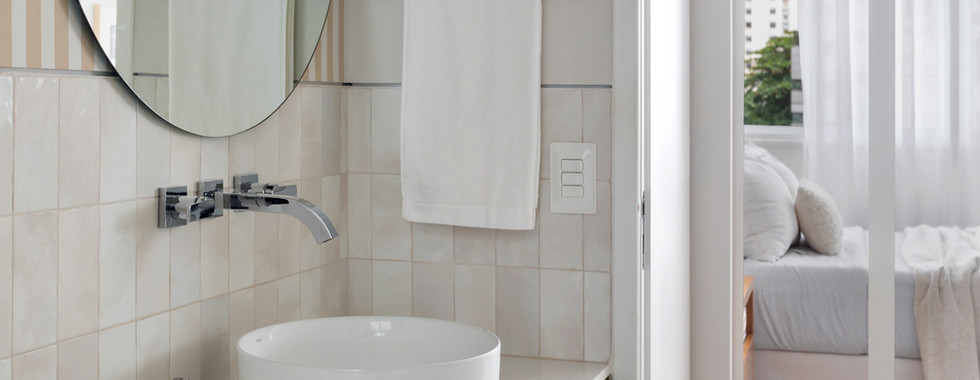 Apartamento de 40m² aposta na integração, luz natural e design minimalista