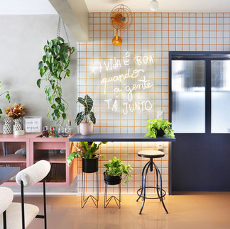 Música de Barbatuques inspira apartamento colorido de 90 m²