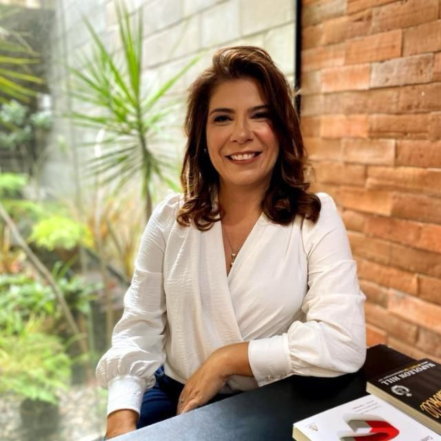 Luciana Tito - Negócios com a Queridinha do Comércio