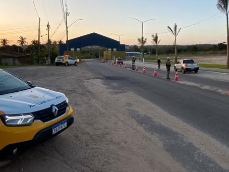 Pai é preso após filho de 13 anos ser flagrado dirigindo em alta velocidade na Grande Natal