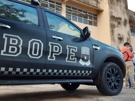 Homem em surto psicótico faz a própria mãe de refém no Potengi, em Natal