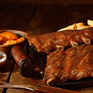 Dia do Amigo no Outback tem menu para dois a partir de R$ 59,90 em restaurantes e no delivery