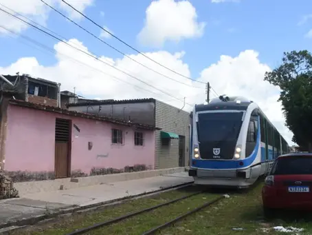 Danos estruturais causados pelo trem nas Quintas preocupam moradores