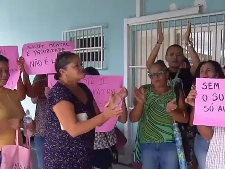 Usuários do Caps Oeste II protestam contra falta de psiquiatras e psicólogos em Natal