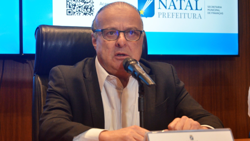 Após mal-estar e febre, prefeito Paulinho Freire recebe alta médica em Natal