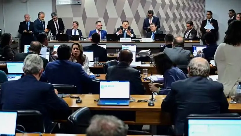 CCJ do Senado aprova voto impresso e amplia limite de recursos próprios em campanhas