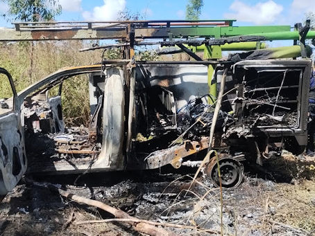 Criminosos assaltam e incendeiam veículo da Cosern em Macaíba, na Grande Natal