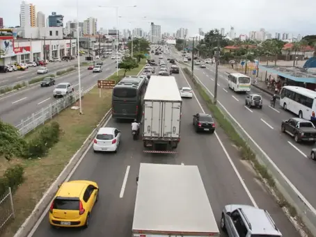 Intervenção na BR-101 Norte altera trânsito nesta quinta-feira (17) para passagem de cabos de energia