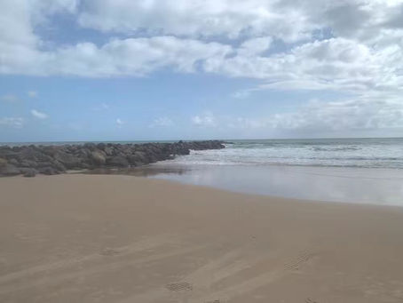 Corpo é encontrado na praia de Areia Preta em Natal