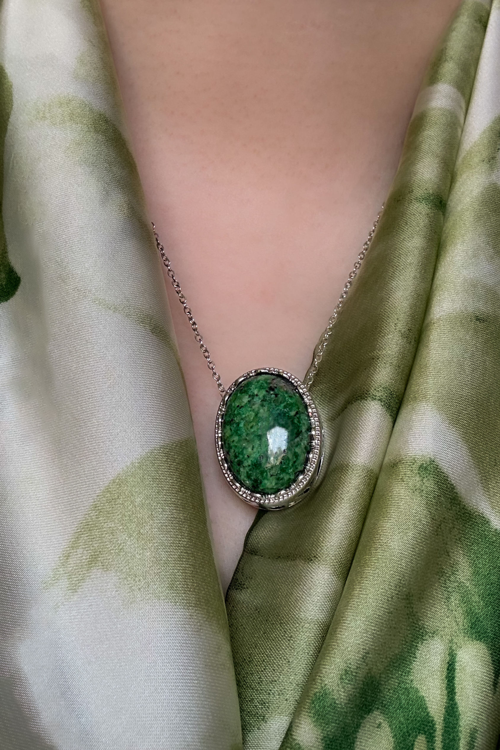 Rubinzoisit halsband