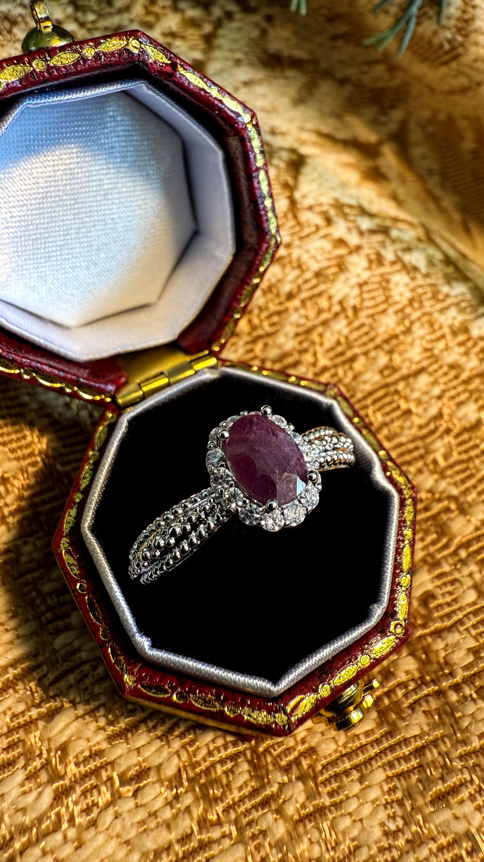 Rubin ring | med Moissanit