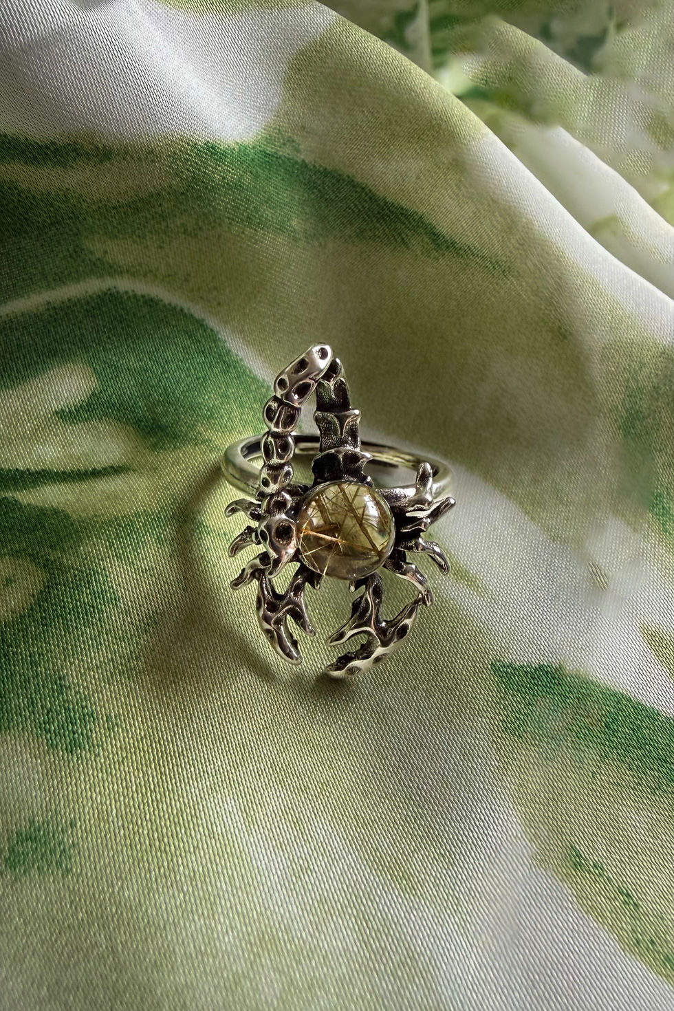 Miniatyrbild: Guldrutilkvarts ring l Skorpion