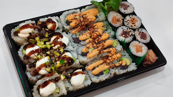 Classic Tray, 16 Uramaki y 6 Hossomaki