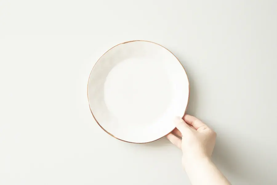 縮圖：Roots 「Prairie」微不規則邊緣美濃燒白餐碟 21cm