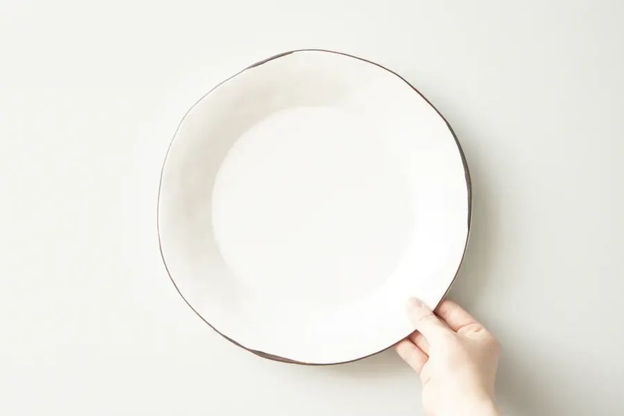 縮圖：Roots 「Prairie」微不規則邊緣美濃燒白餐碟 28cm