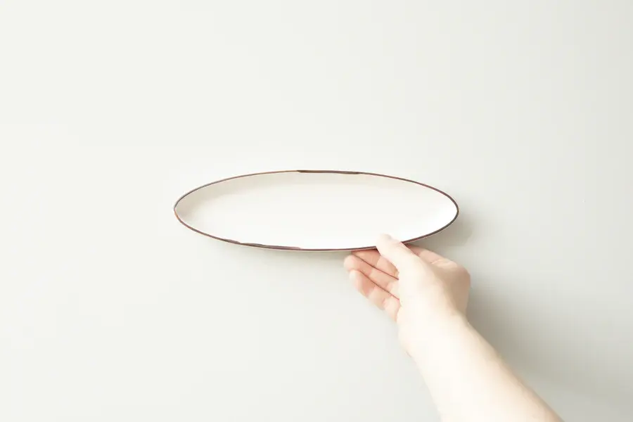 縮圖：Roots 「Prairie」微不規則邊緣美濃燒白橢圓前盤碟 25cm