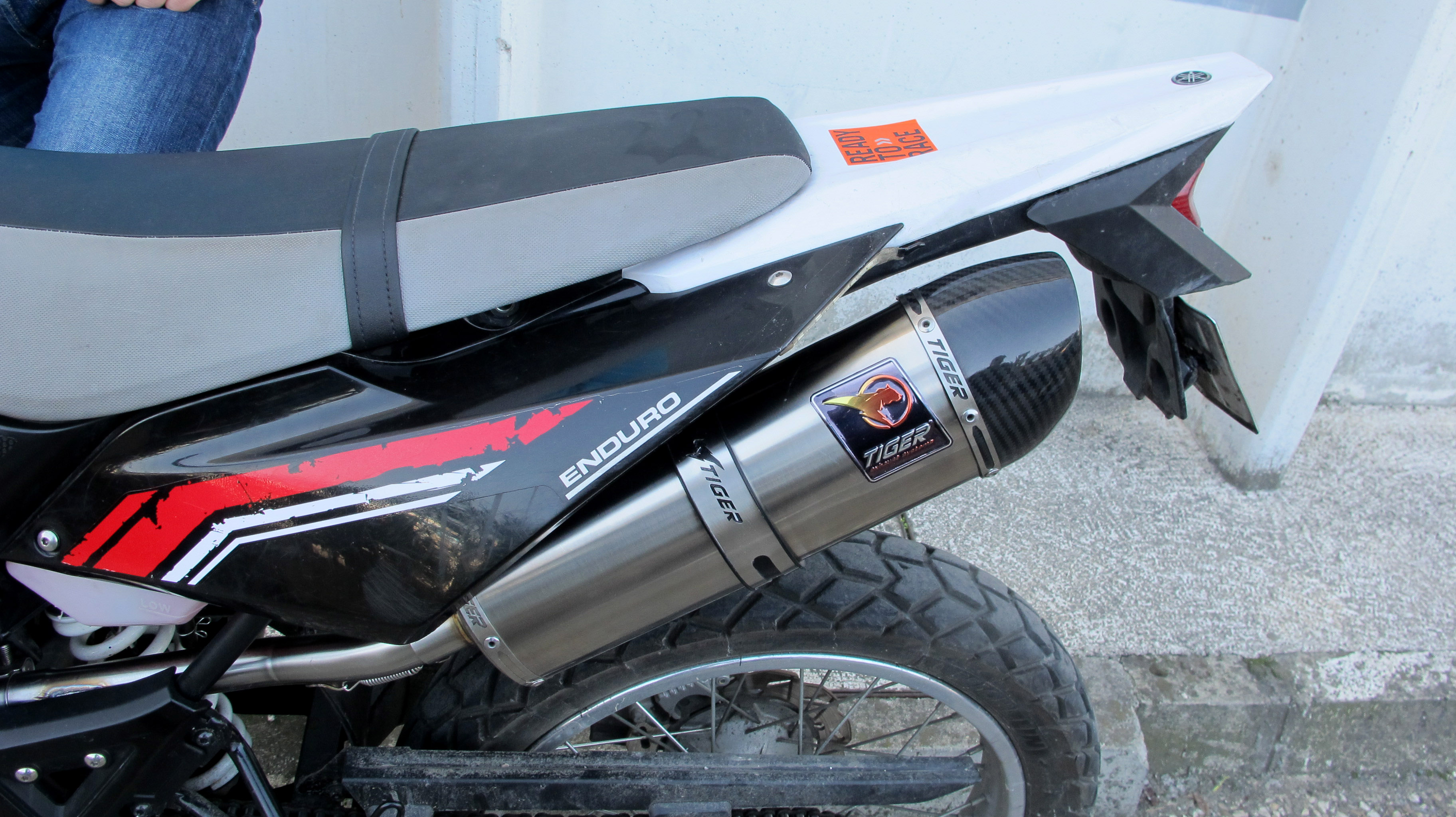 Platine Avant Gauche D'occasion Pour Yamaha WR 125 R - Fonctionnelle, Quelques Traces D'usure