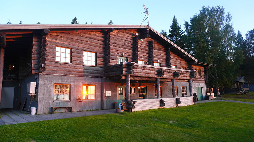 midnattssol lodge.jpg