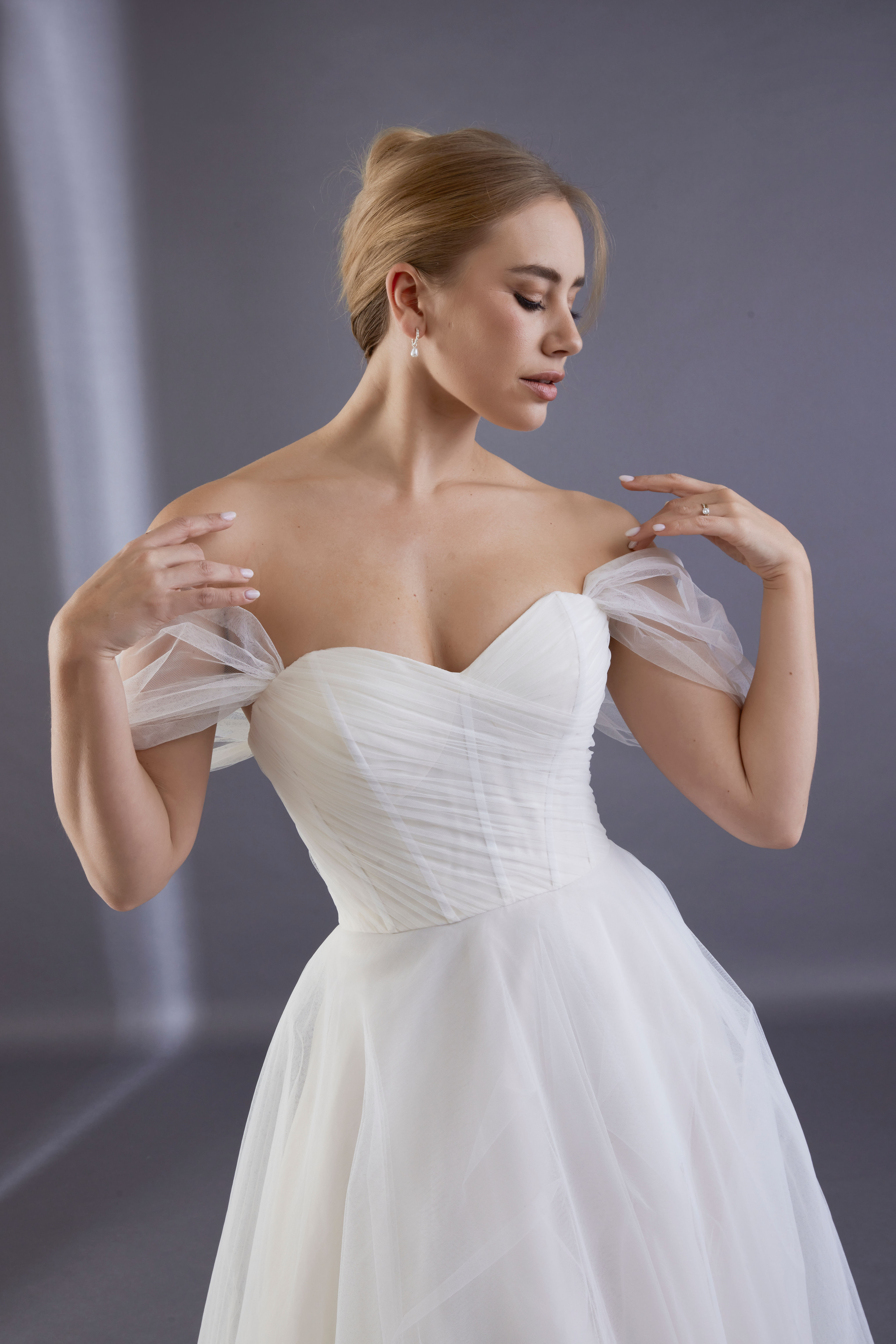 WS197-A Line Tulle Wedding Gown