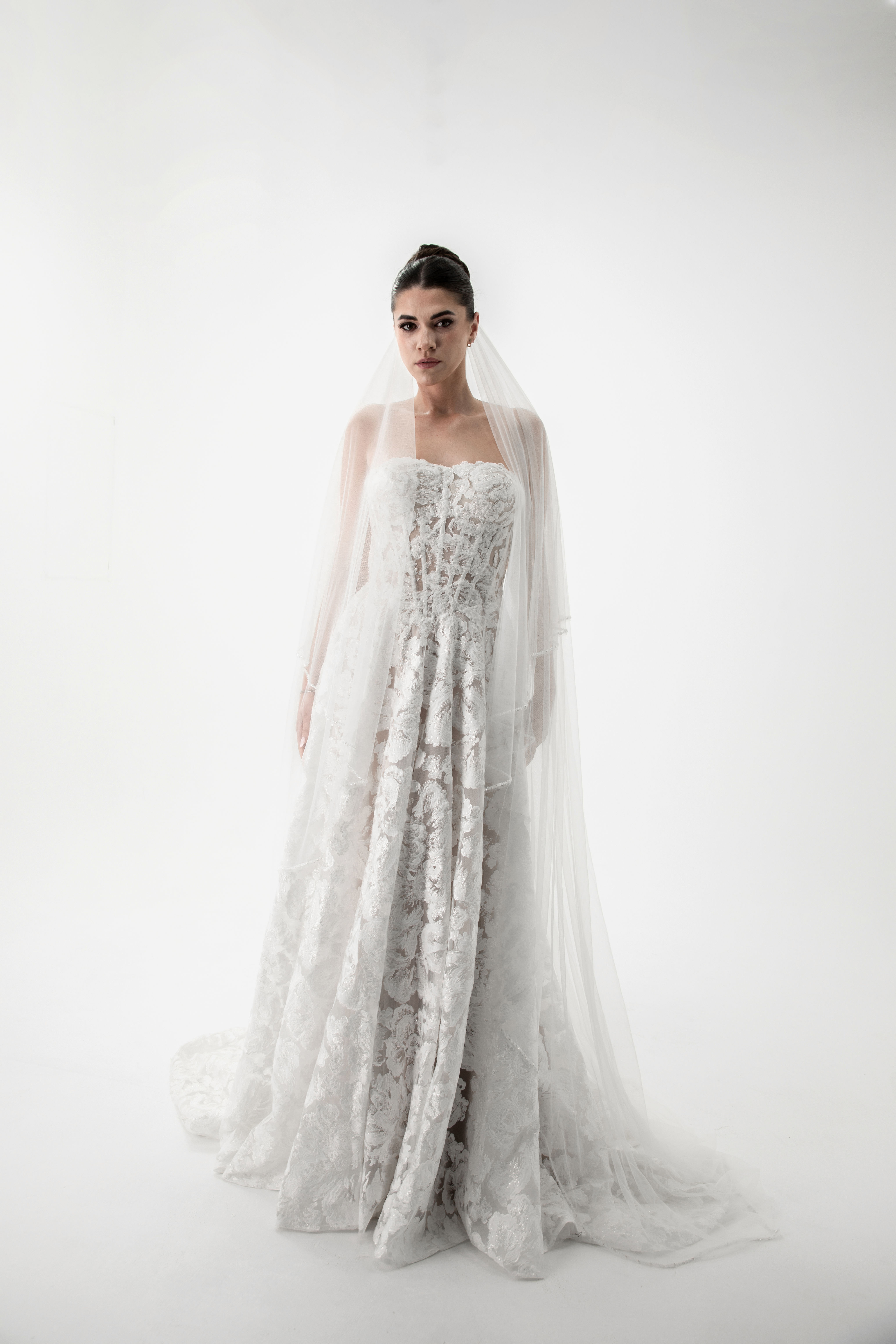 GT005-Frosted cotton lace wedding dress with pearl buttons detail on bod