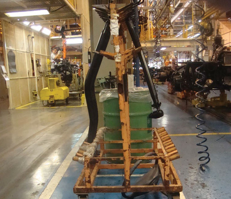 Manipulador pneumático de barra de direção com tombamento e/ou inclinação de conjuntos através de comandos pneumáticos