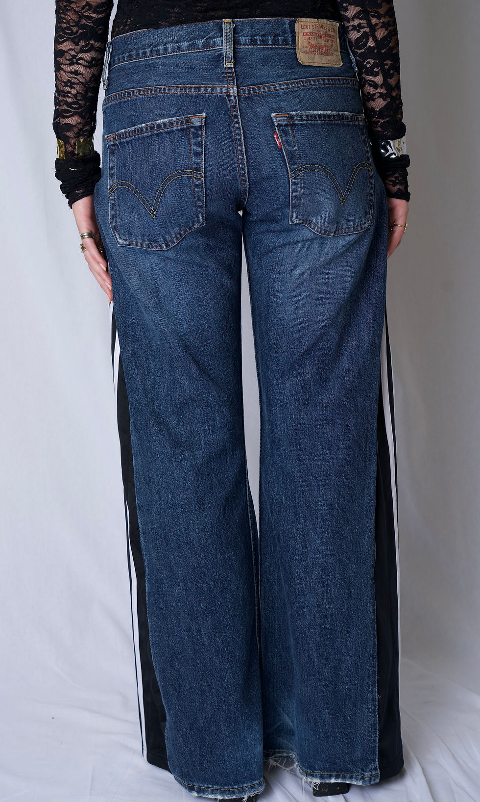 Thumbnail: Levi's x Adidas x Feej Upcycling Jeans