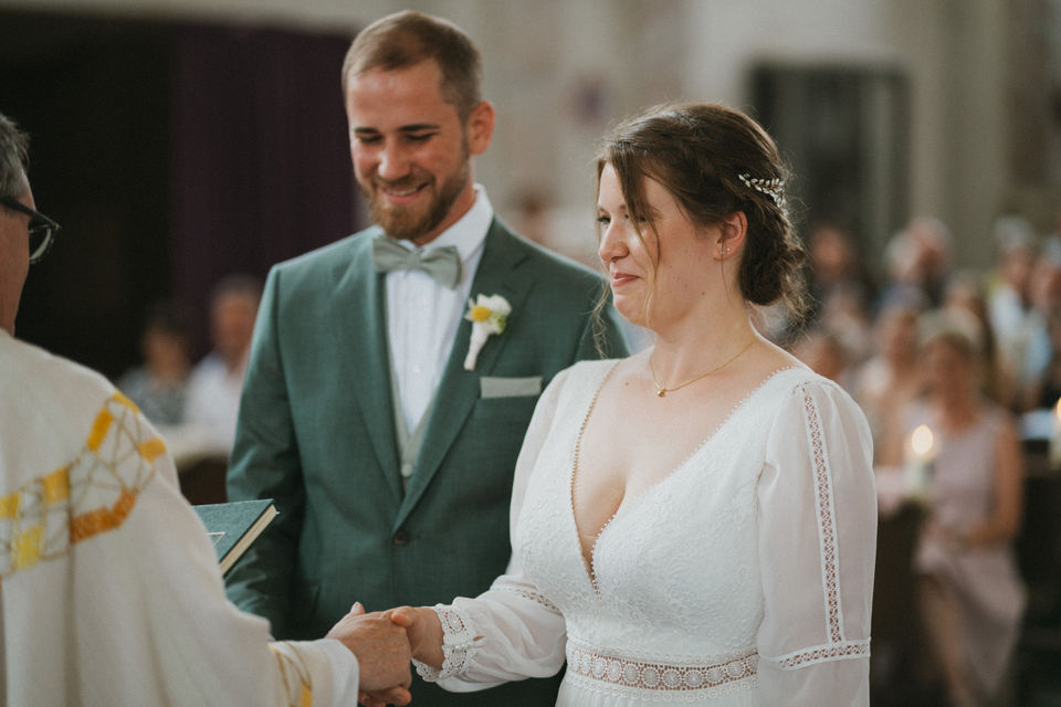 A Swedish and German couple saying their vowels