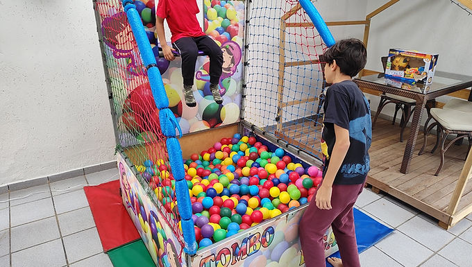 Aluguel de Tombo Legal, Piscina de Bolinha e Cama Elástica e Multi Atividades Montado em Residência e Condominio na Cidade de São Paulo, Barueri e Alphaville...