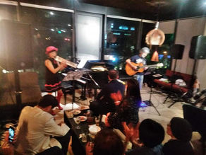 今夜はライブで貸し切り!