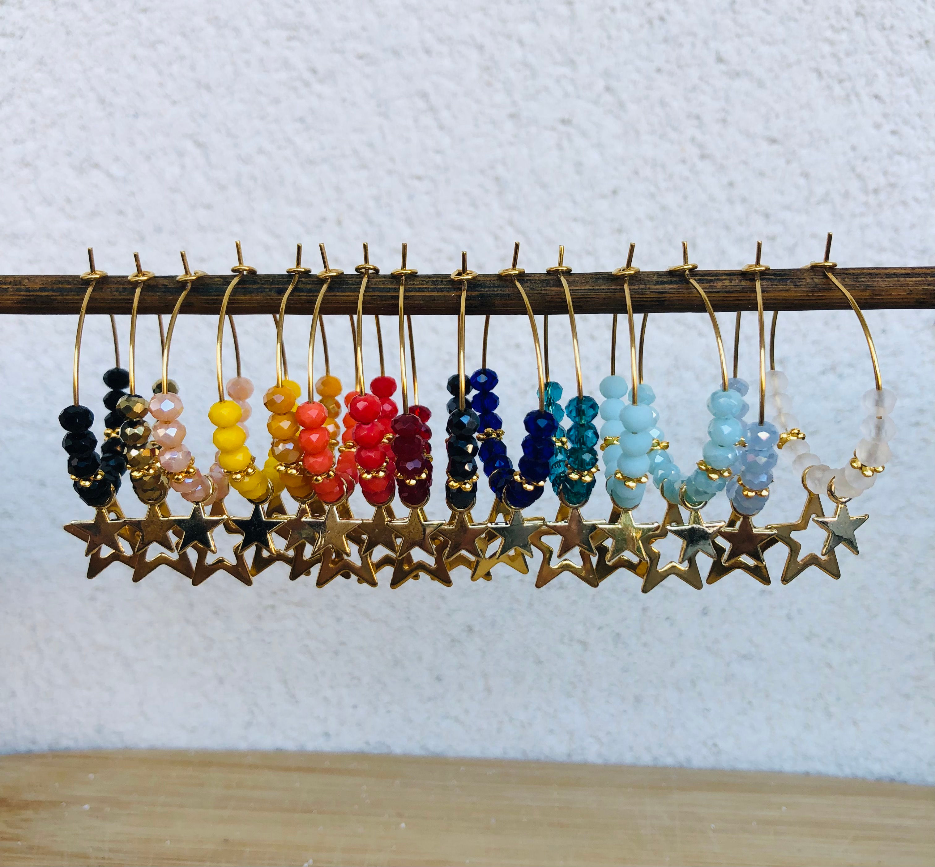 Créoles dorées perles facettes et breloque étoile dorée