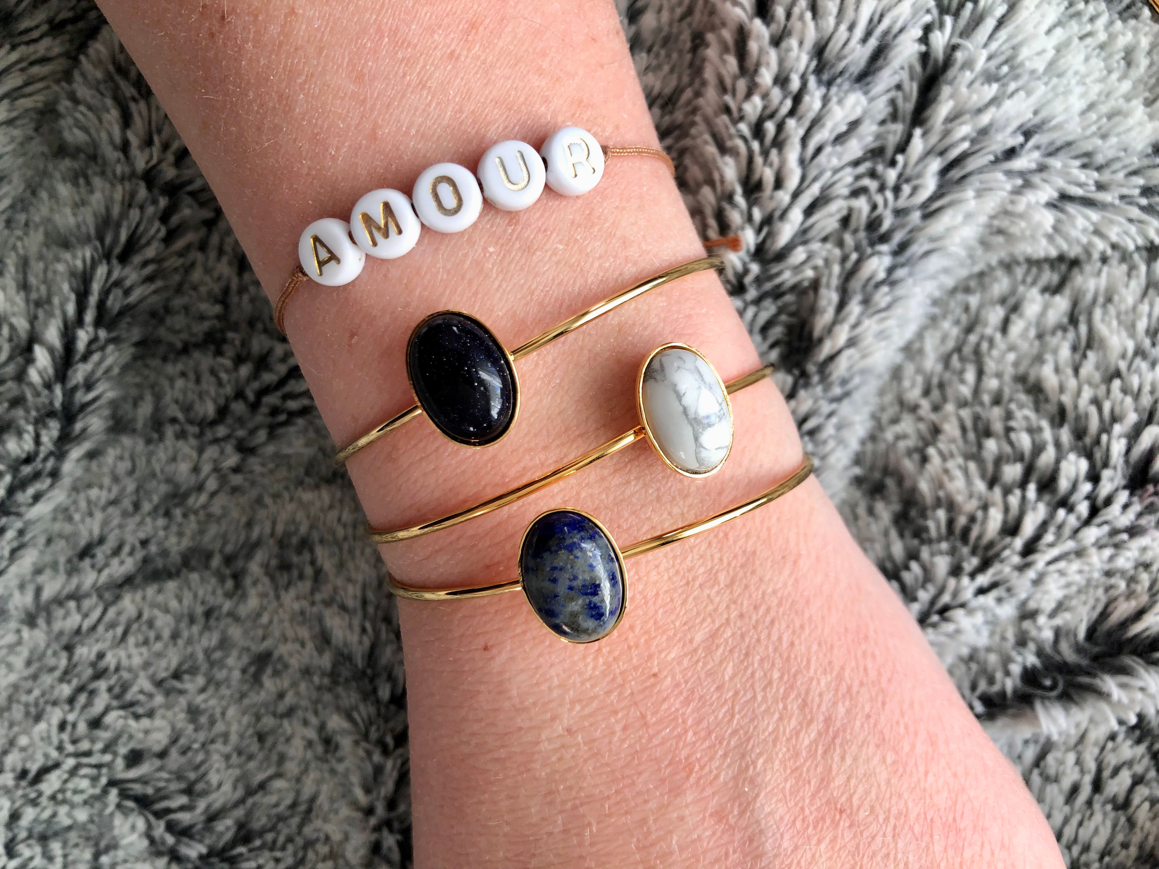 Bracelet jonc en métal doré à l'or fin et cabochon